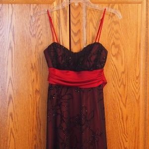 Speechless dress in red and black asymmetrical hem